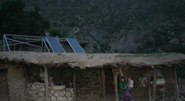 نخستین روستای چهارمحال و بختیاری با انرژی خورشیدی برقدار شد.