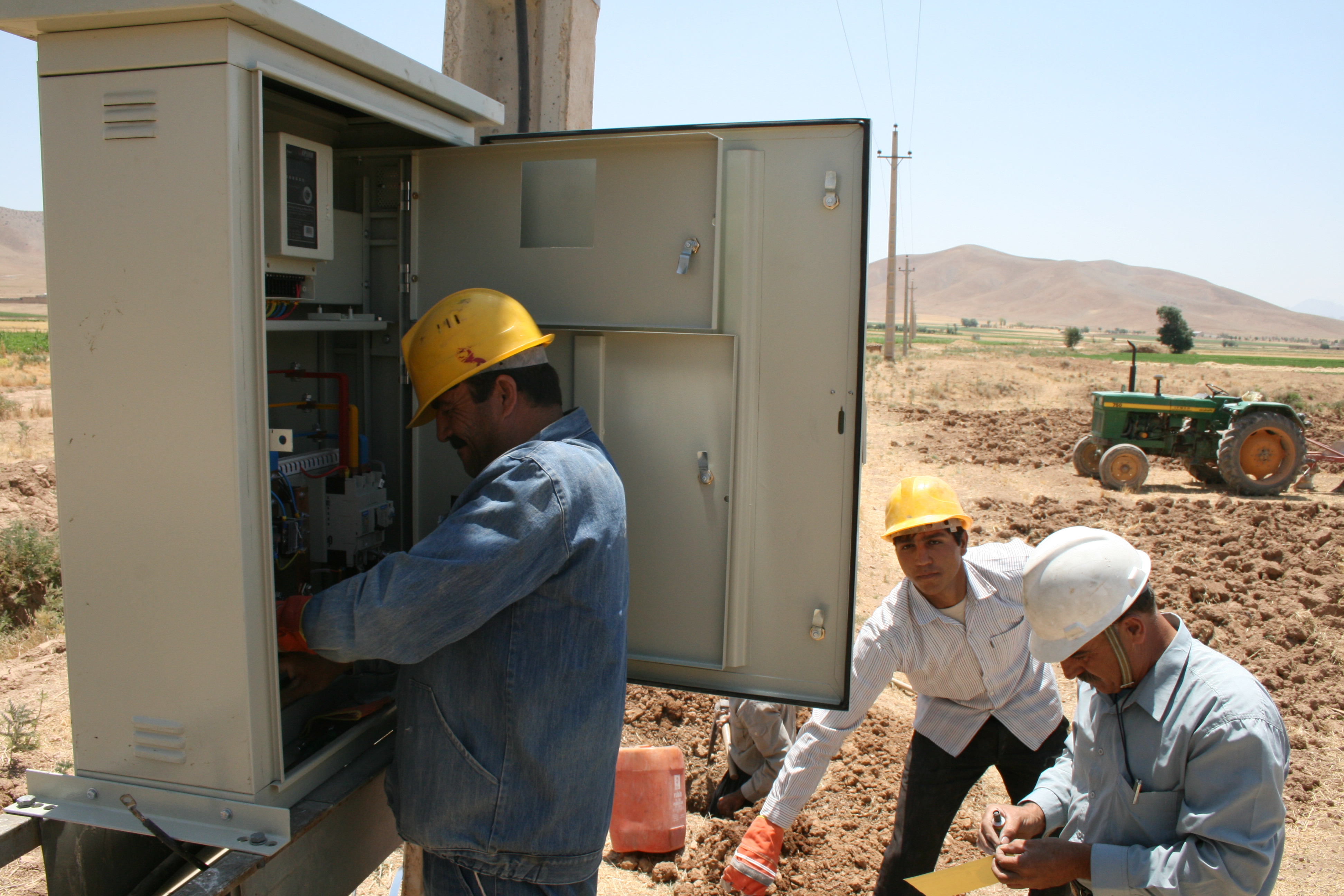 اصلاح و بهینه سازی شبکه های برق شهر جونقان در شهرستان فارسان